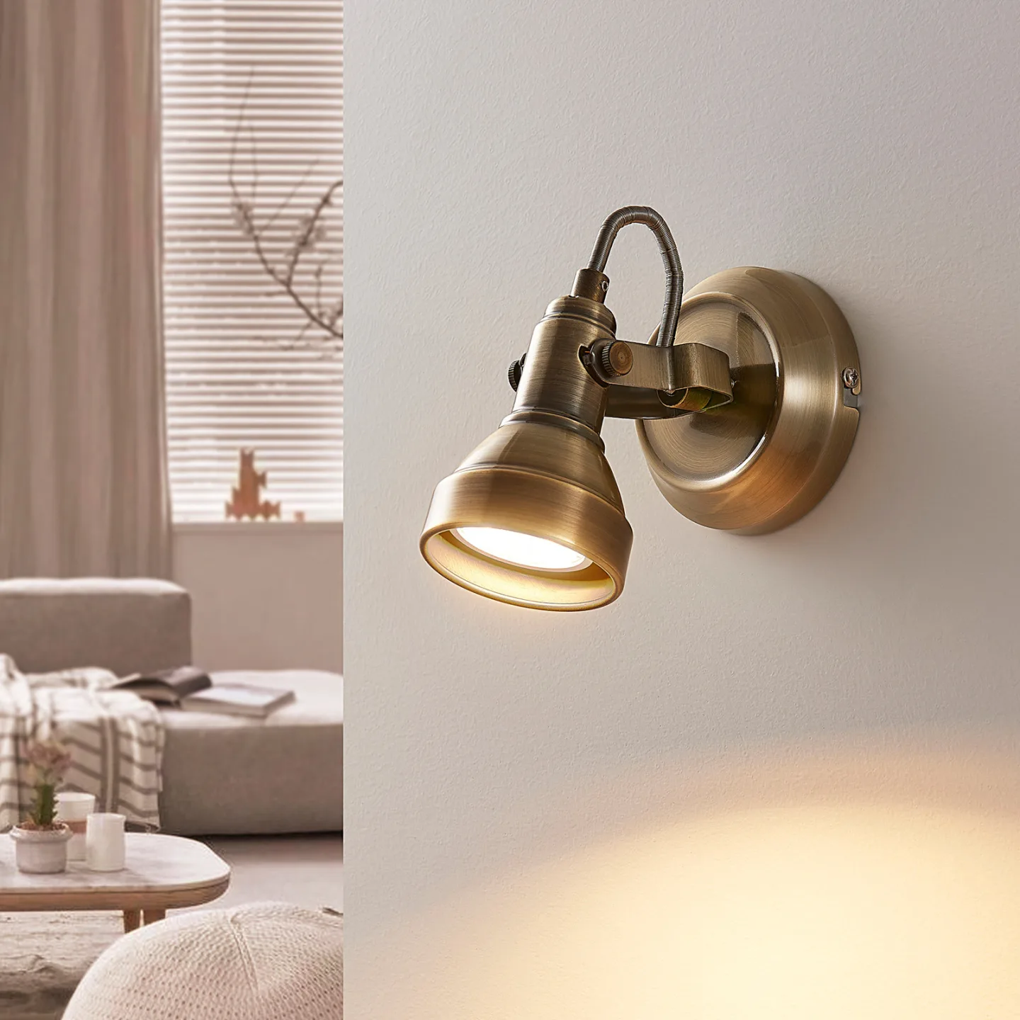 Perseas LED Væglampe Antique Brass - Lindby - Stue - Antik - Metal - Med én lyskilde