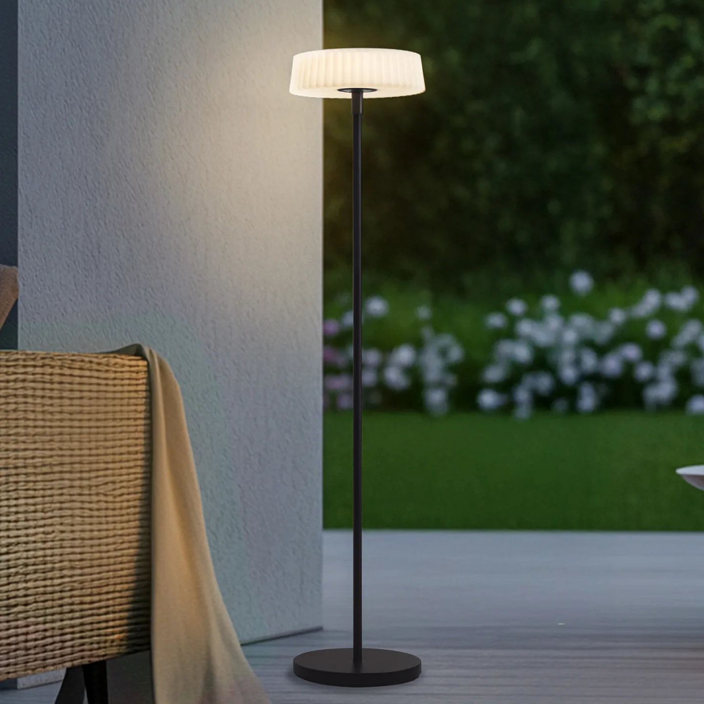 Samine Portable Solcelle Gulvlampe Dim. Sort - Lindby - Altan - Moderne - Metal - Med skærm