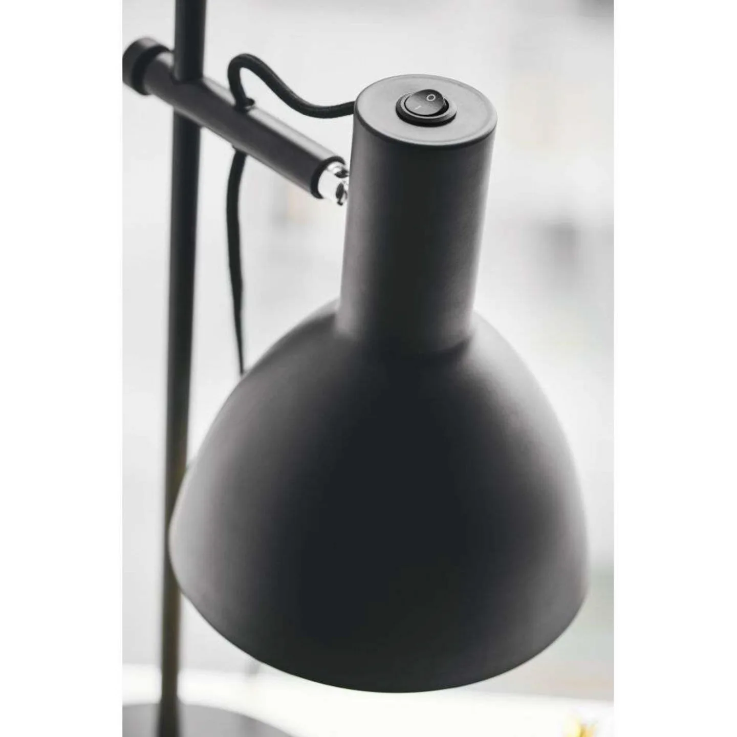 Baltimore Gulvlampe 2L Black - Halo Design - Stue - Metal