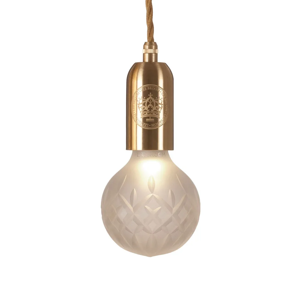 Lee Broom - Crystal Bulb Pendant Frosted Bulb / Brass - Pendellampor - Guld