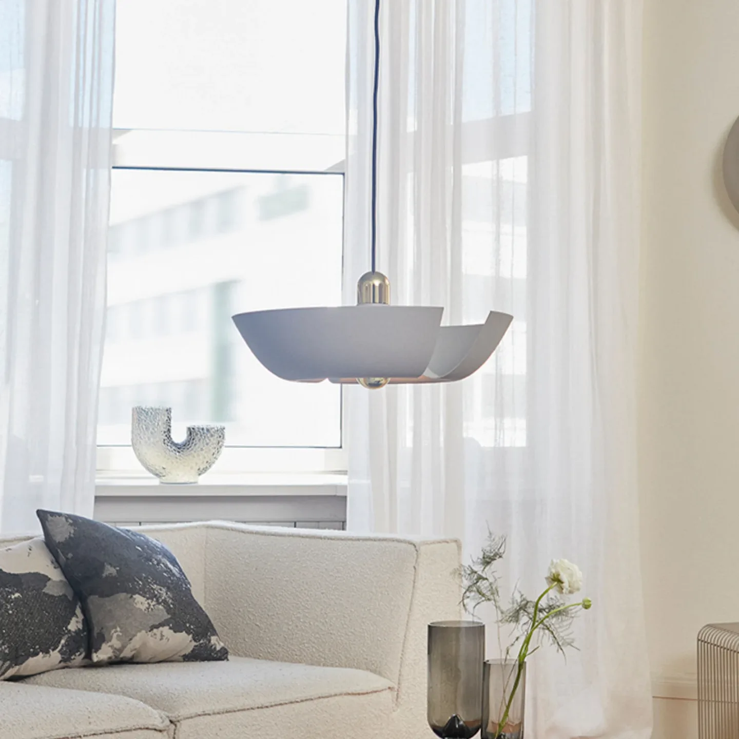 Cycnus pendellampe Ø45 Taupe/Guld - AYTM - Stue - Design - Aluminium - Med én lyskilde