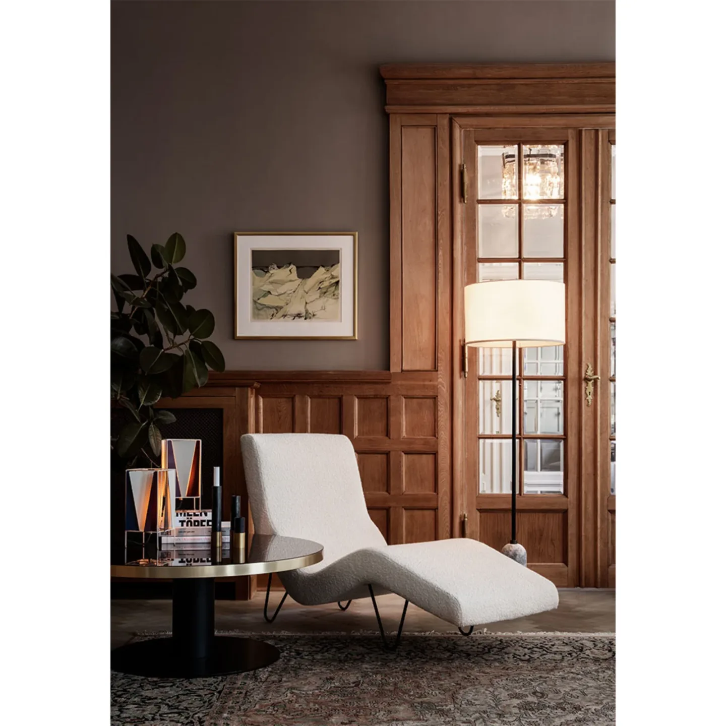 GUBI Gravity golvlampa svart marmor/vit