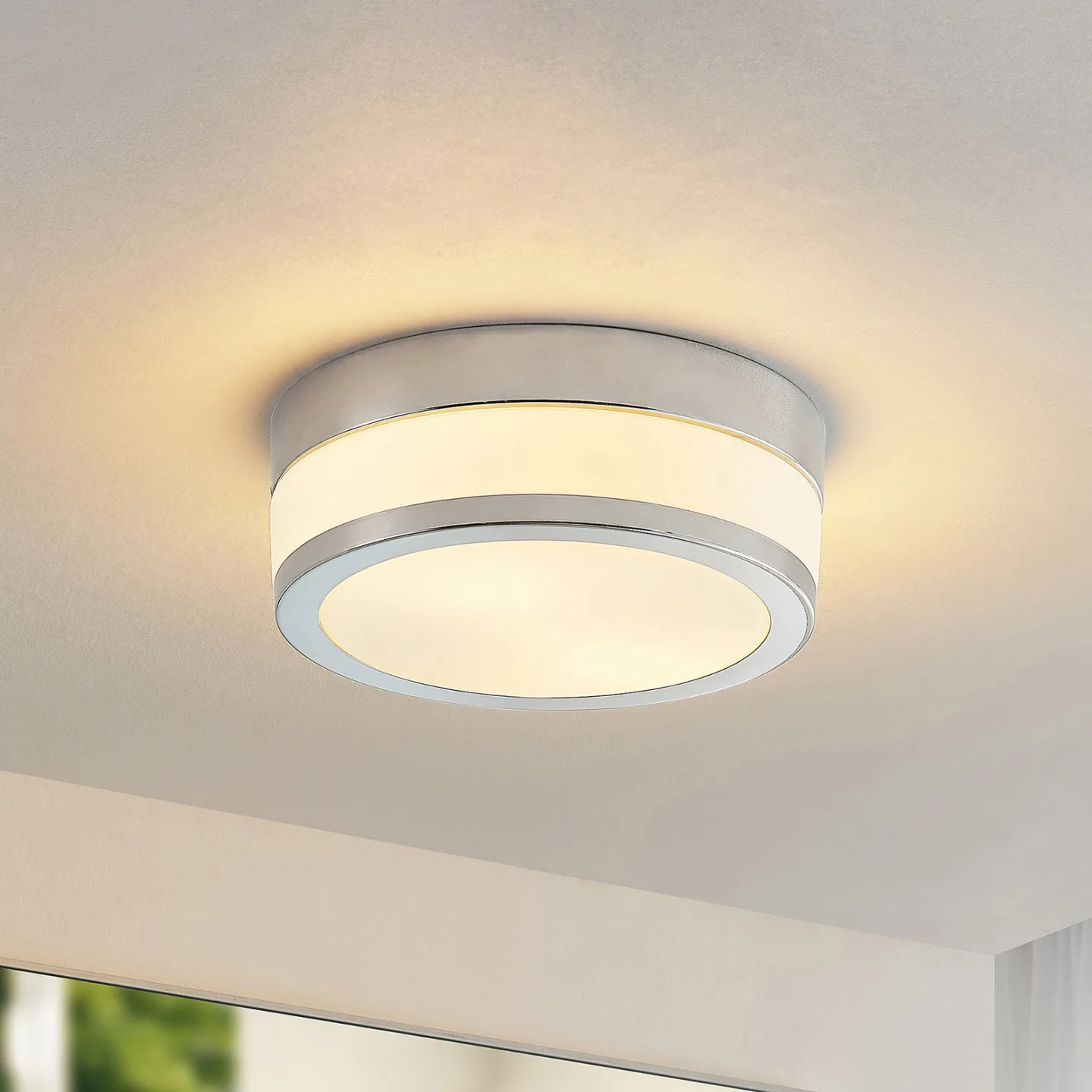Lindby Flavi Bad-Deckenlampe, Ø 23 cm, chrom - Badezimmer - Modern - Glas - Rund
