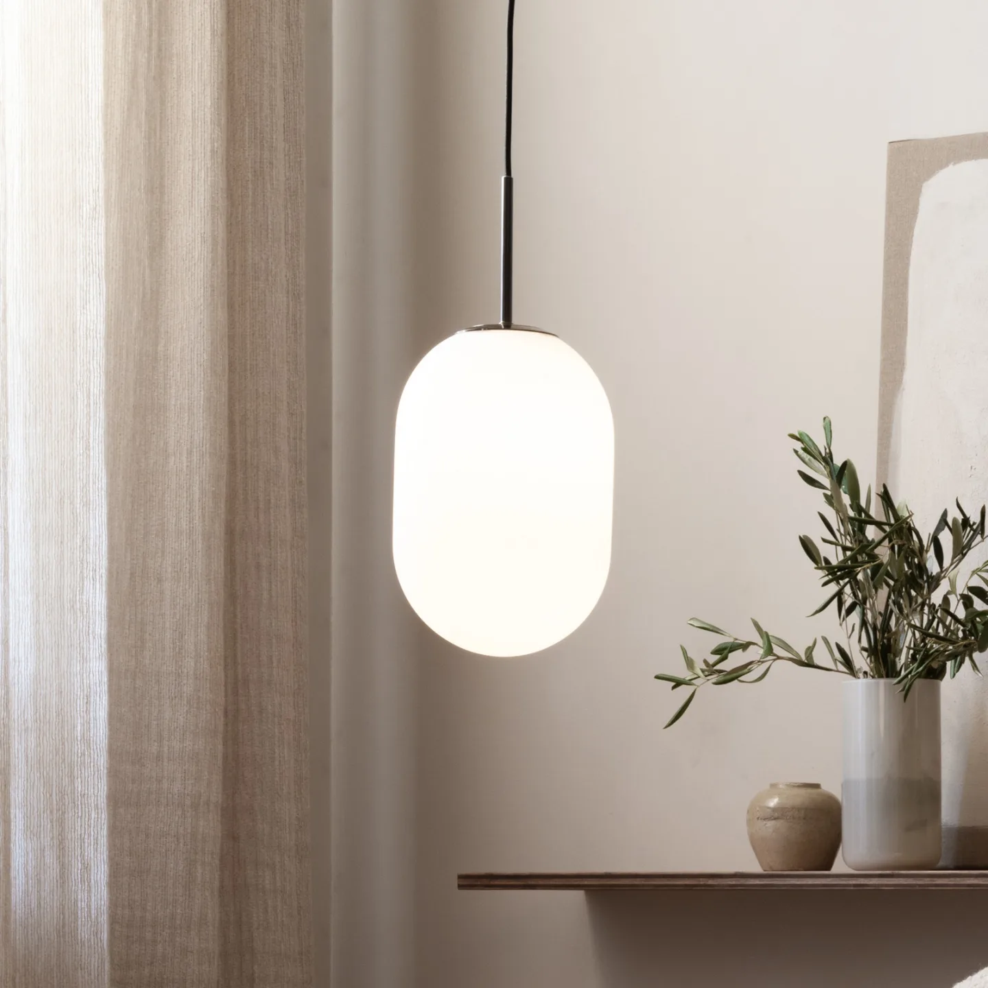 Noor Hängeleuchte, Ø 18 cm, opal/schwarz, Glas - Watt & Veke - Wohnzimmer - Modern