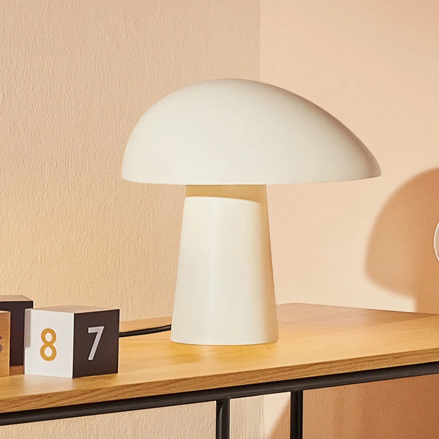 Night Owl bordlampe Matt Smokey White - FRITZ HANSEN - Stue - Design - Metal - Med skærm