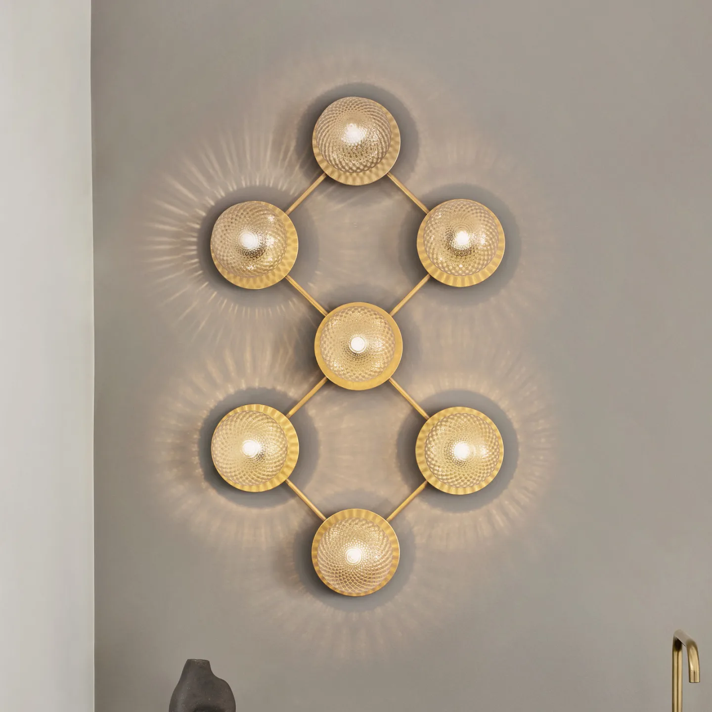 Liila 7 Vägglampa/Plafond Nordic Gold/Optic Clear - Nuura Nuura Aps - Vardagsrum - Design - Glas - Klot