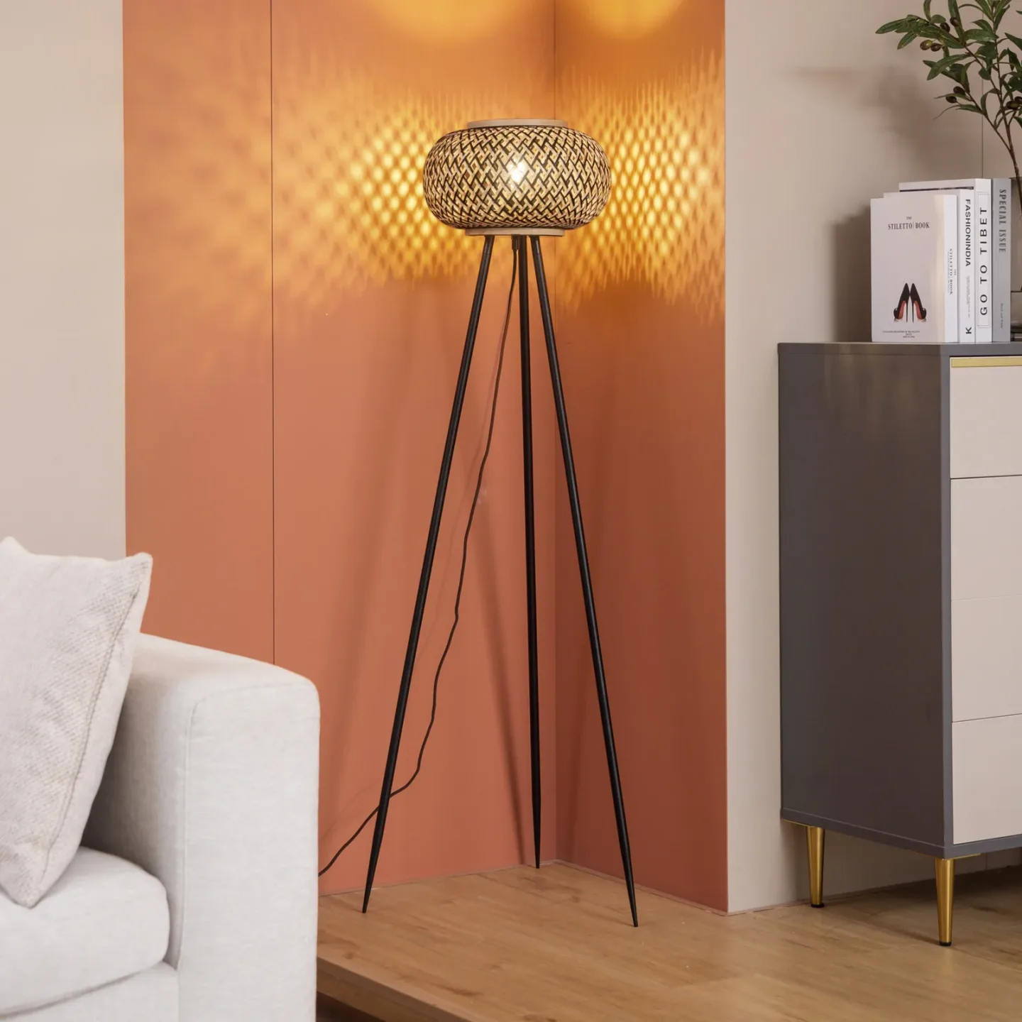 Nerys Stehleuchte Black/Wood - Lindby - Wohnzimmer - Holz - Dreibein