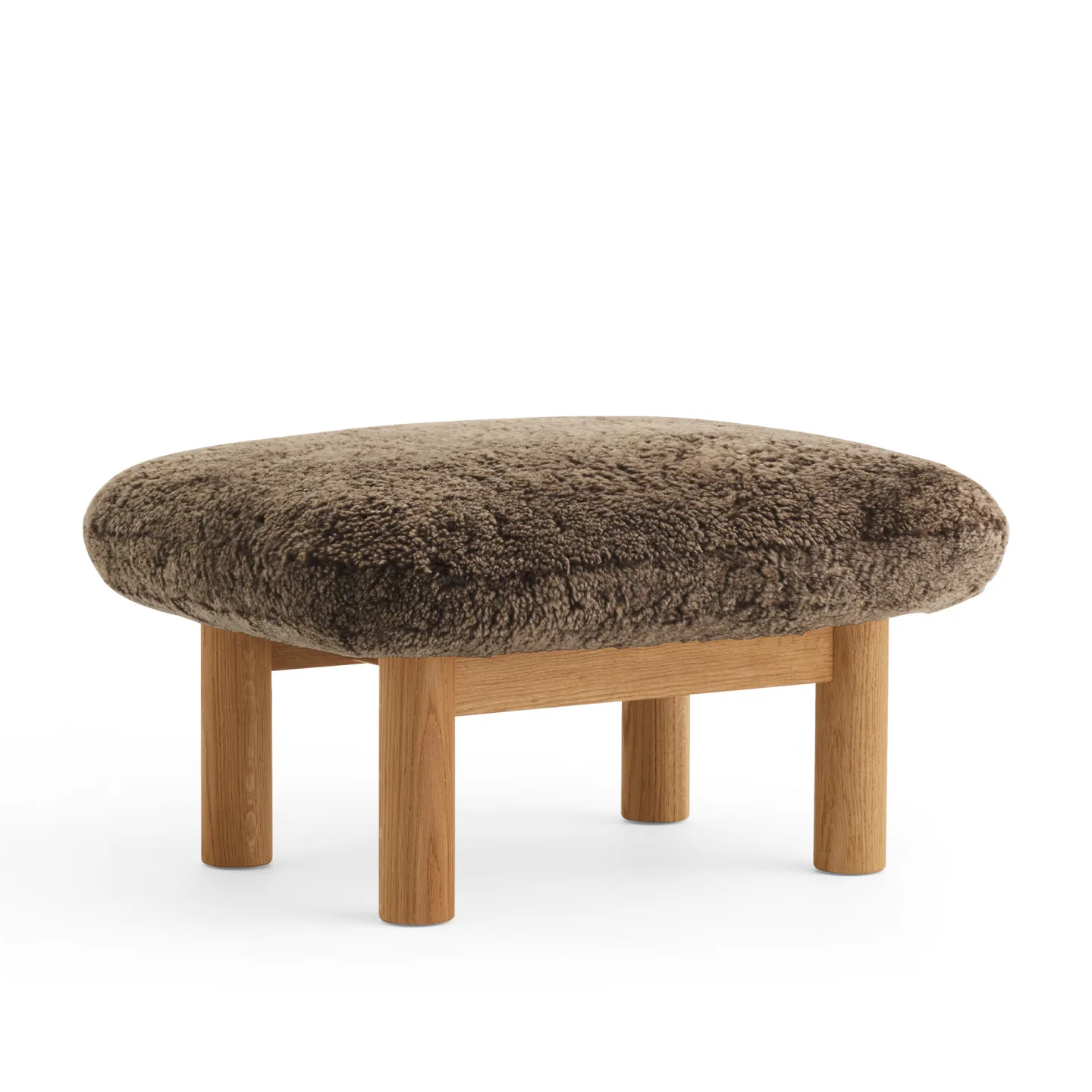 Audo Copenhagen - Brasilia Ottoman Nat. Oak - Sheepskin Curly Root - Sittpuffar - Anderssen & Voll - Naturmaterial/Metall/Trä/Textilmaterial/Skum