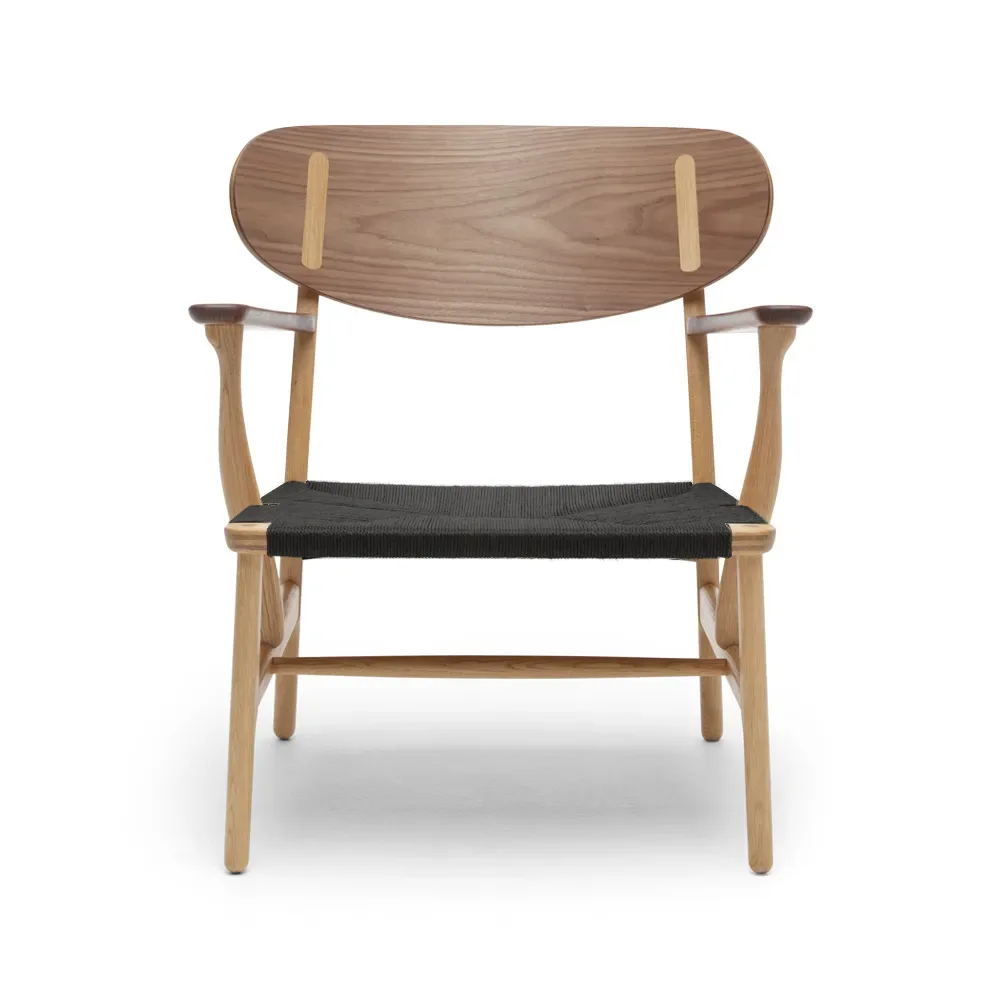 Carl Hansen & Søn CH22 fåtölj Klarlack ek-valnöt-svart
