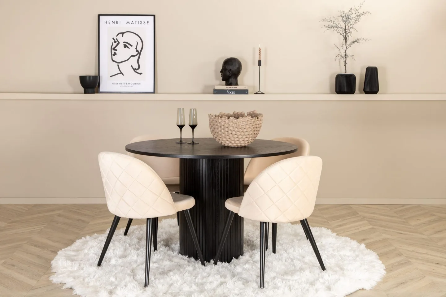 Bianca runt matbord med 4st Velvet matstol -
