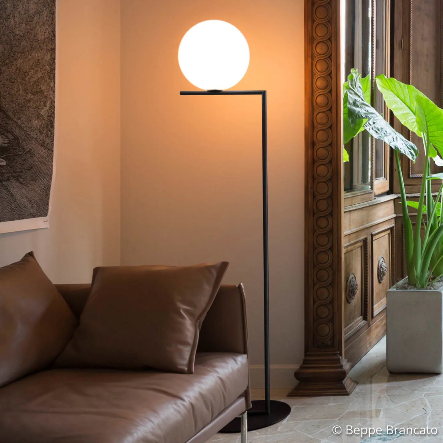 Flos IC lights F1 Stehleuchte Schwarz-opal