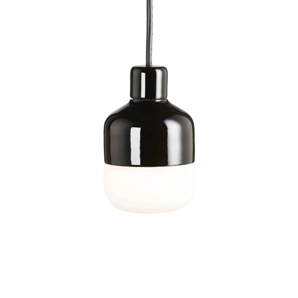 Ohm Pendel Outdoor 100/155 Porslinsarmatur Svart Matt Opalglas