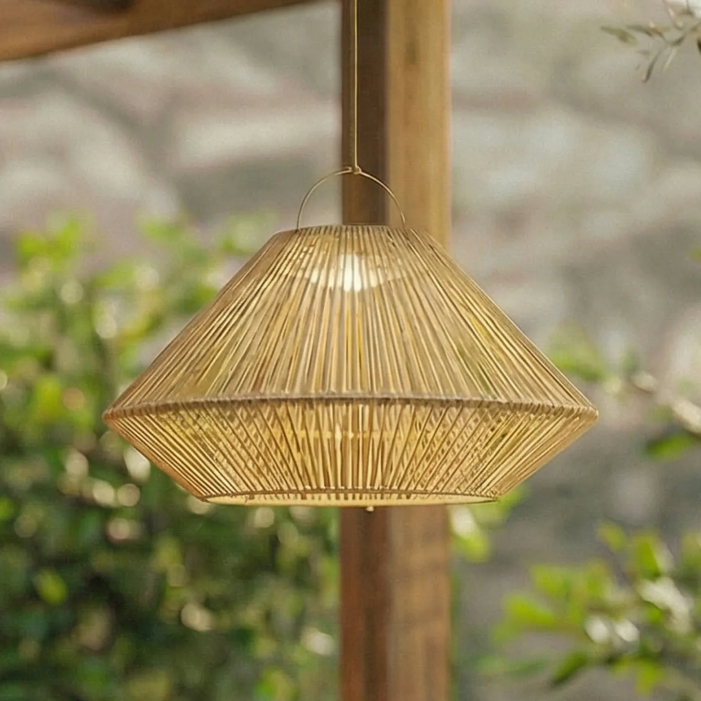 Austas LED-solcellslampa för upphängning, Ø 50 cm, beige, USB, IP54 – Lindby - Balkong - Modern - Plast - Med en ljuskälla