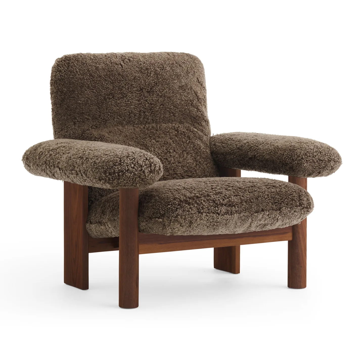 Audo Copenhagen - Brasilia Lounge Chair Solid Walnut Sheepskin Root - Fåtöljer - Anderssen & Voll - Träfärgad - Trä/Skum/Ull