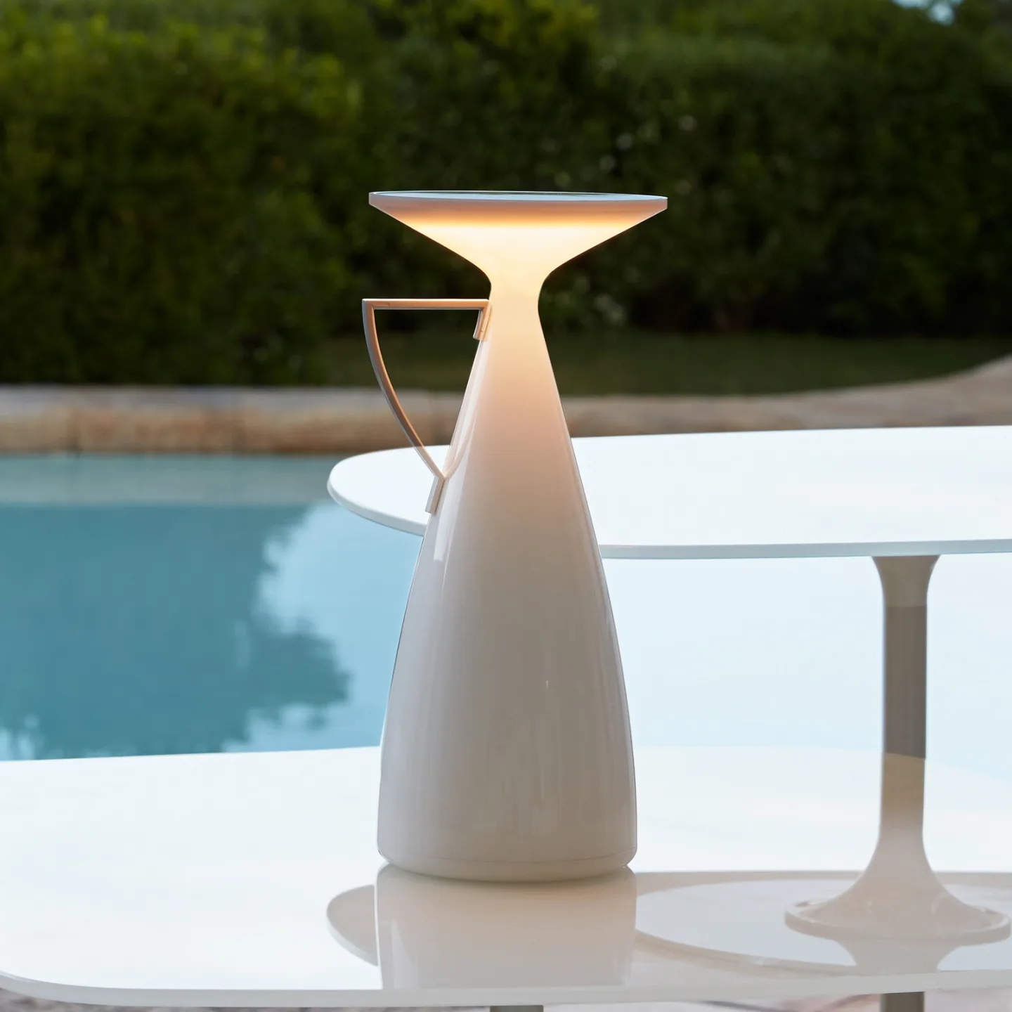 Camomille LED-batteridriven bordslampa, vit, höjd 24 cm - Kartell - Vardagsrum - Design - Plast - Med en ljuskälla