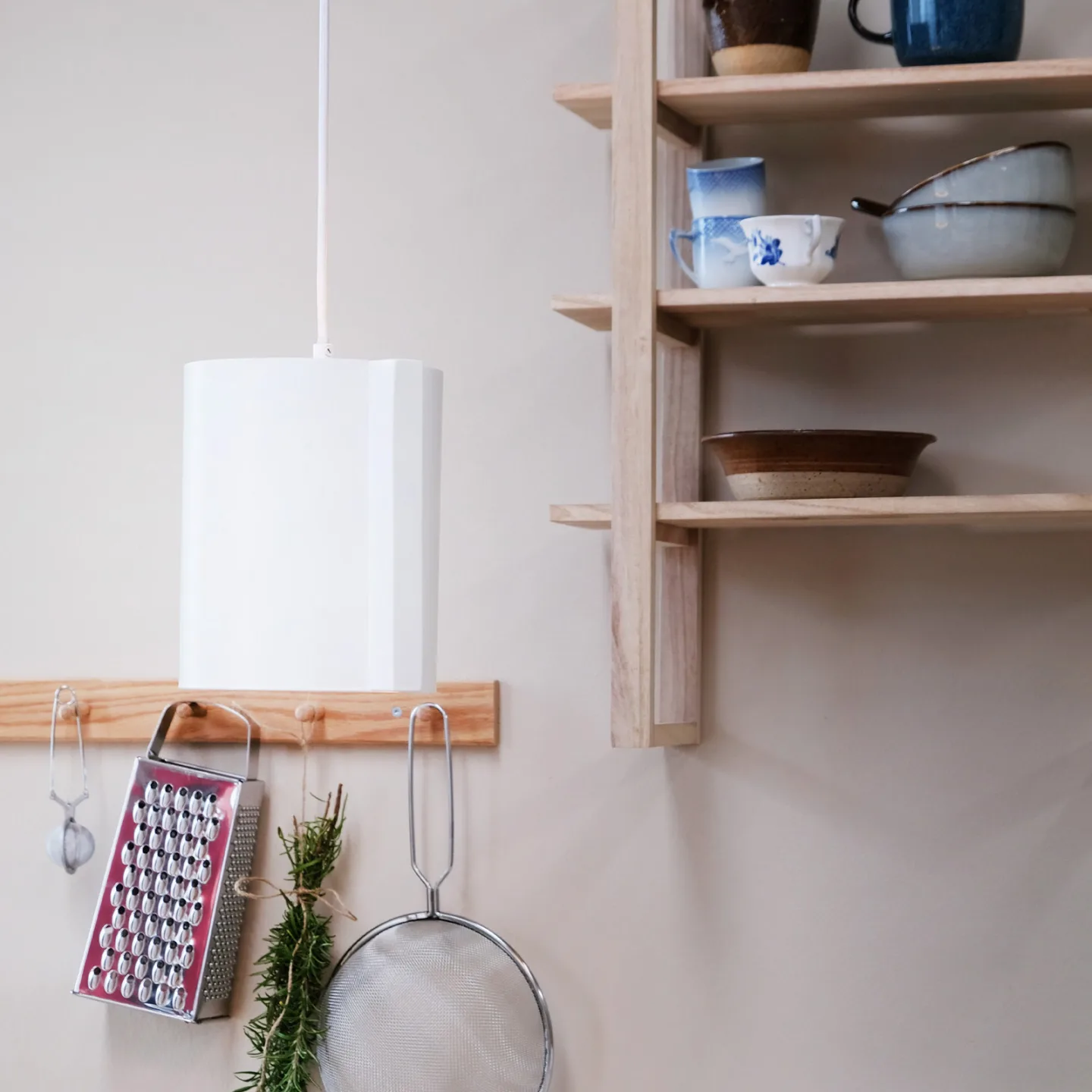 Wum Pendelleuchte Small Warm White - Dyberg Larsen - Wohnzimmer - Design - Metall - Mit Schirm