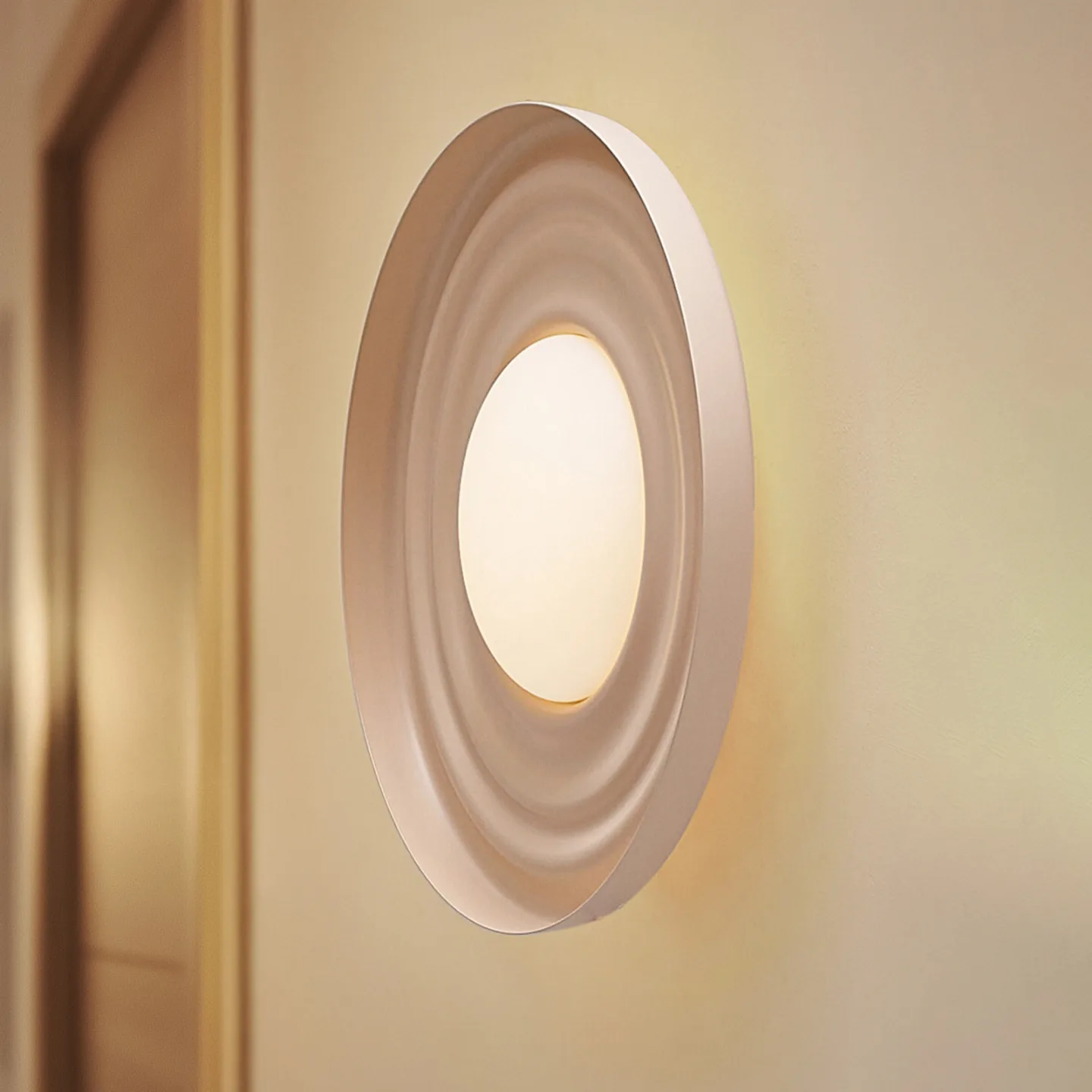 Waves LED-Wandleuchte, beige, Ø 43 cm, Metall - Lindby - Wohnzimmer - Modern - Einflammig