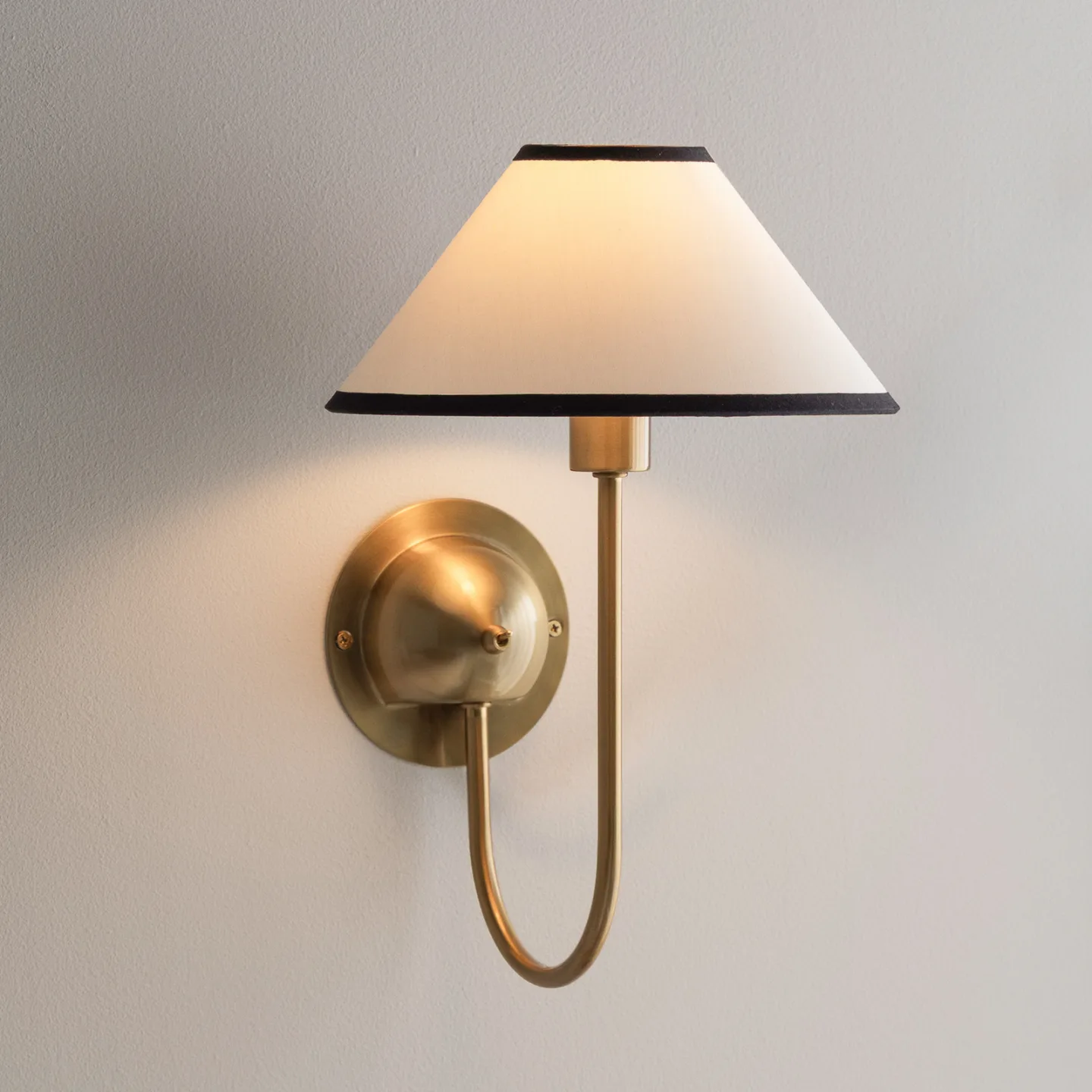 IRIS Wandlampe cremefarben Höhe 32cm Metall - Globen Lighting - Wohnzimmer - Skandinavisch - Stoff / Textil - Mit Schirm