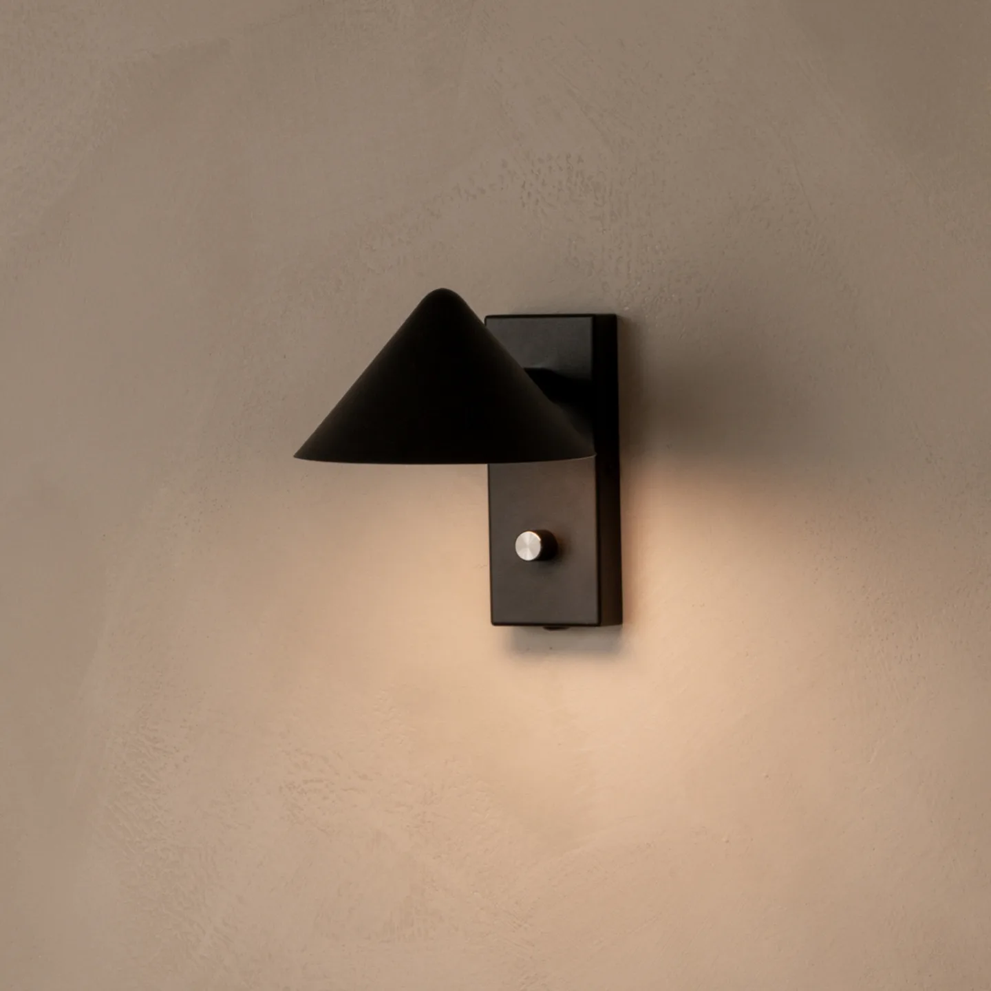 Kuro Wandlampe, schwarz, 16 cm, G9, Stecker - Watt & Veke - Wohnzimmer - Design - Metall - Einflammig