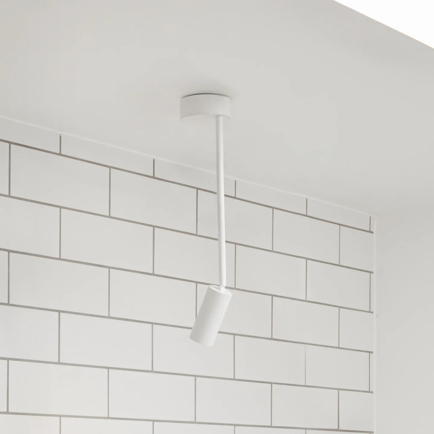 Iris Wand-/Deckenleuchte White - Loom Design - Wohnzimmer - Modern - Aluminium - Einflammig