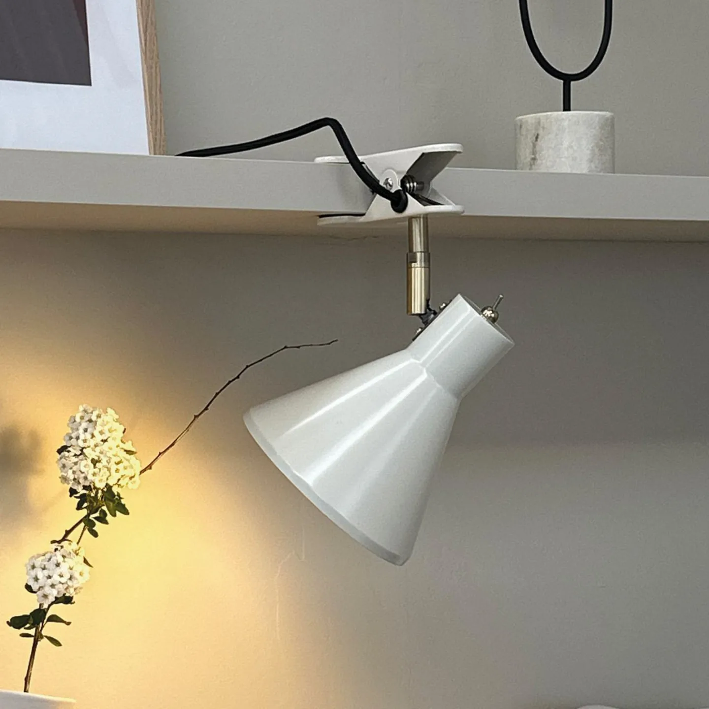 Sleep Klemmleuchte Shiny White/Antique Brass - Dyberg Larsen - Wohnzimmer - Design - Metall - Einflammig