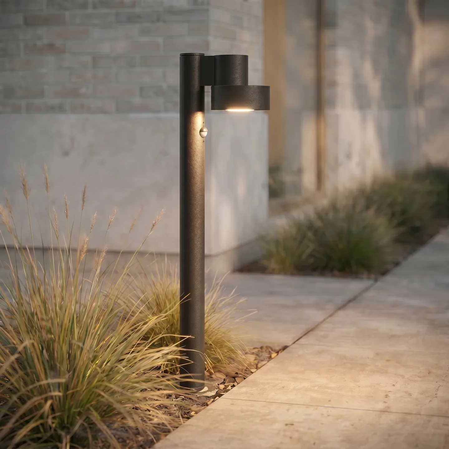 Elune LED-väglampa, svart, sensor, IP44, 77 cm – Lucande - Modern - Aluminium - Med en ljuskälla