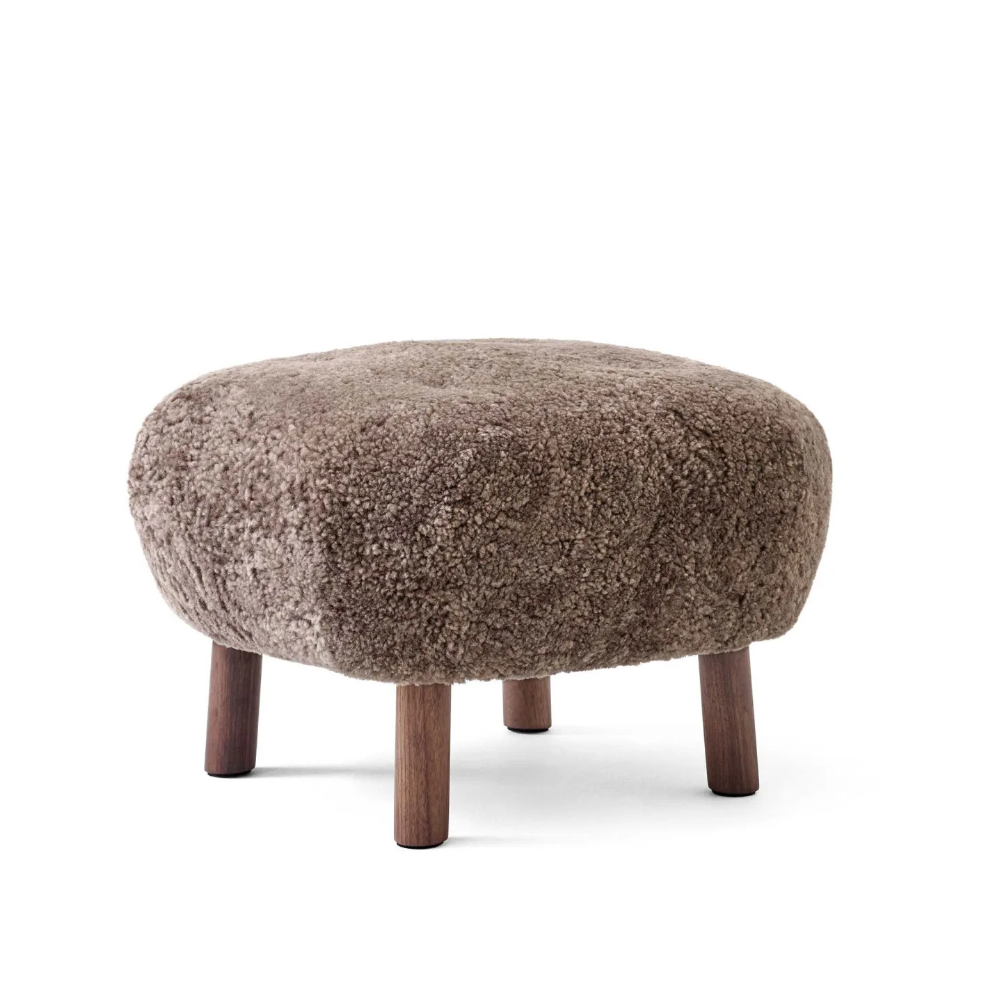 &Tradition - Little Petra Pouf Sheepskin Sahara 17mm/Walnut - Fotpallar - Viggo Boesen - Brun - Trä/Syntetiskt/Ull