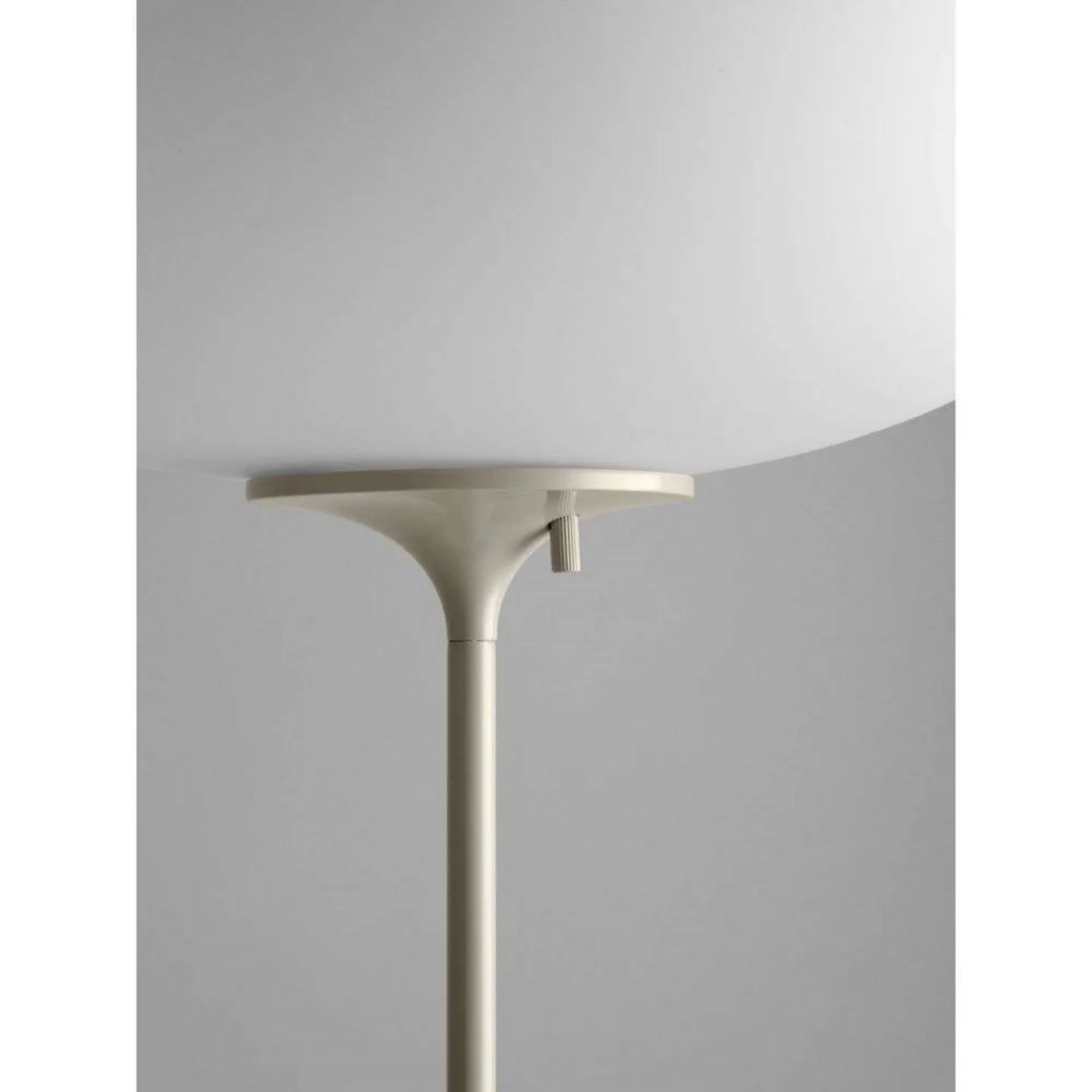 Stemlite Golvlampa H110 Dimmable Pebble Grey - GUBI - Vardagsrum - Metall