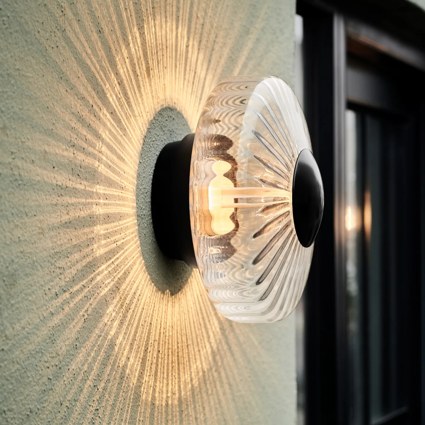 New Wave Optic utomhusvägglampa – DESIGN BY US - Aluminium - Med en ljuskälla