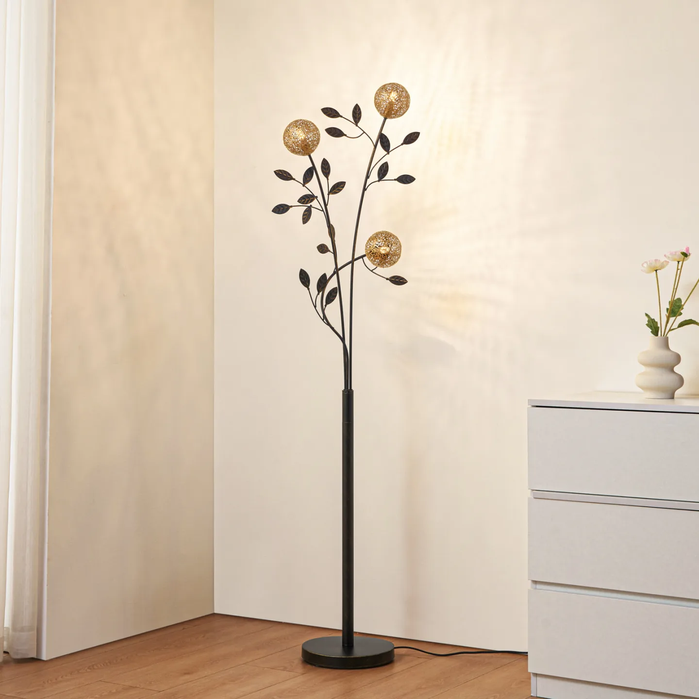 Evory Stehleuchte Black/Gold - Lucande - Wohnzimmer - Florentiner - Metall - Kugel