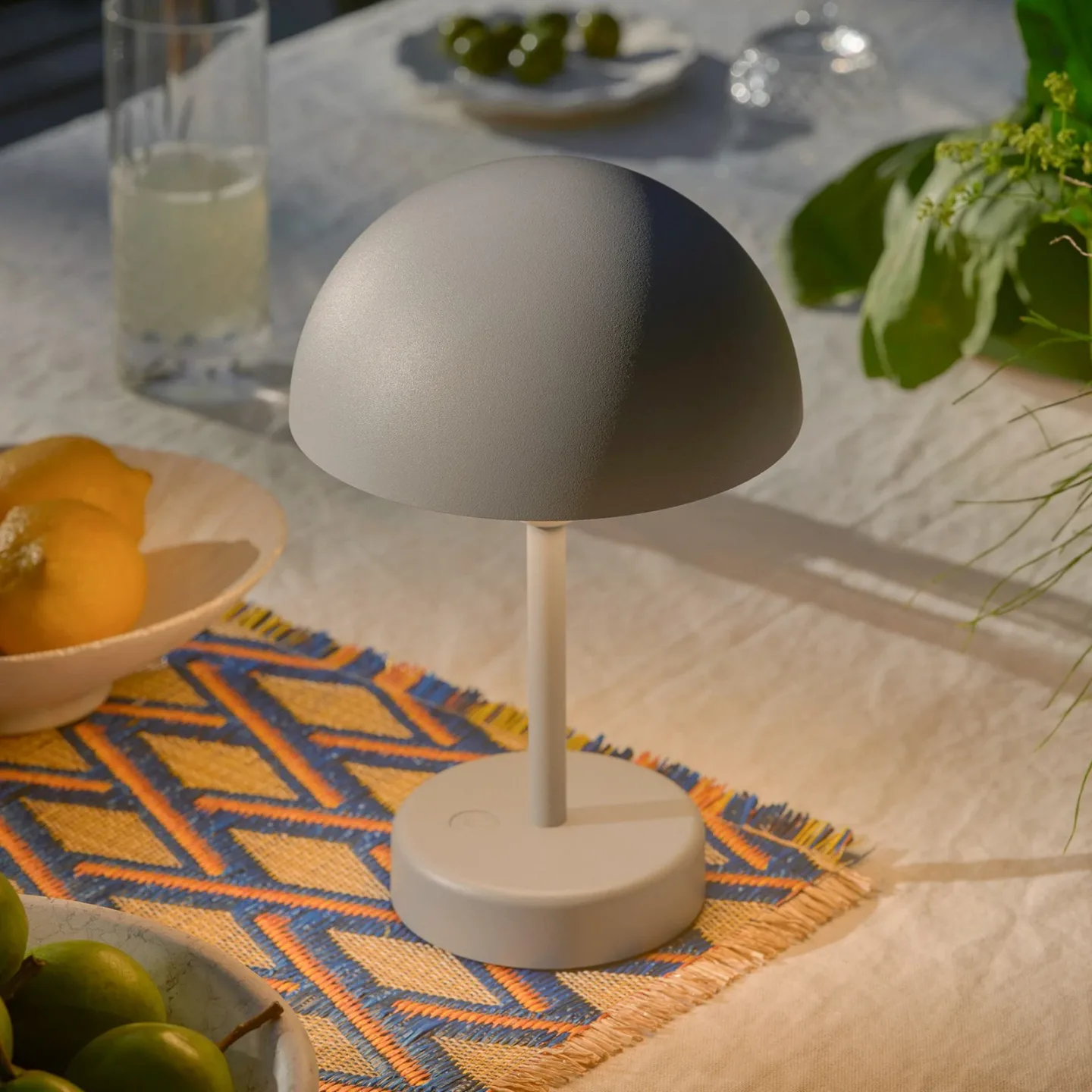 Ellen To-Go bærbar bordlampe IP44 grå - Nordlux - Altan - Skandinavisk - Aluminium - Med én lyskilde