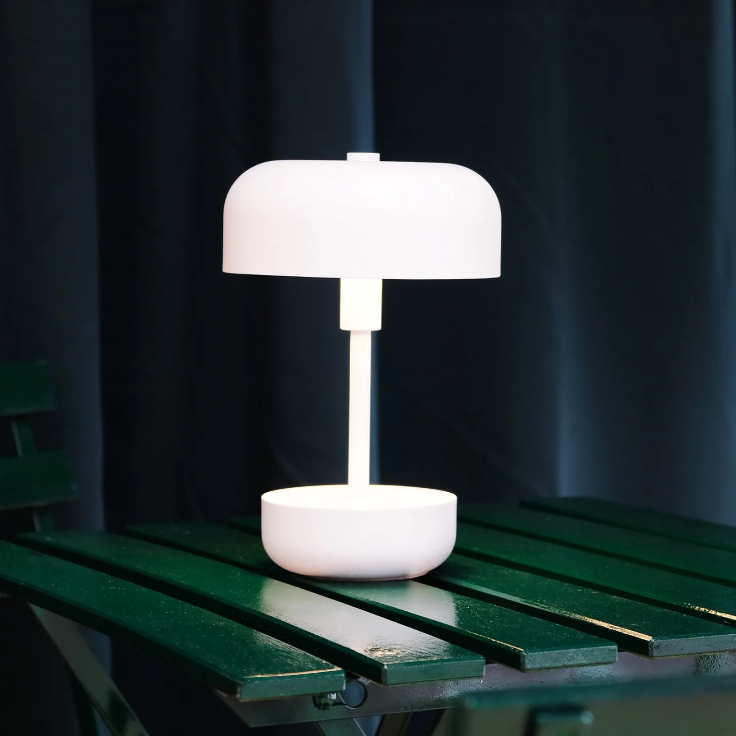 Haipot LED Portable Bordlampe White - Dyberg Larsen - Stue - Moderne - Metall - Med skjerm