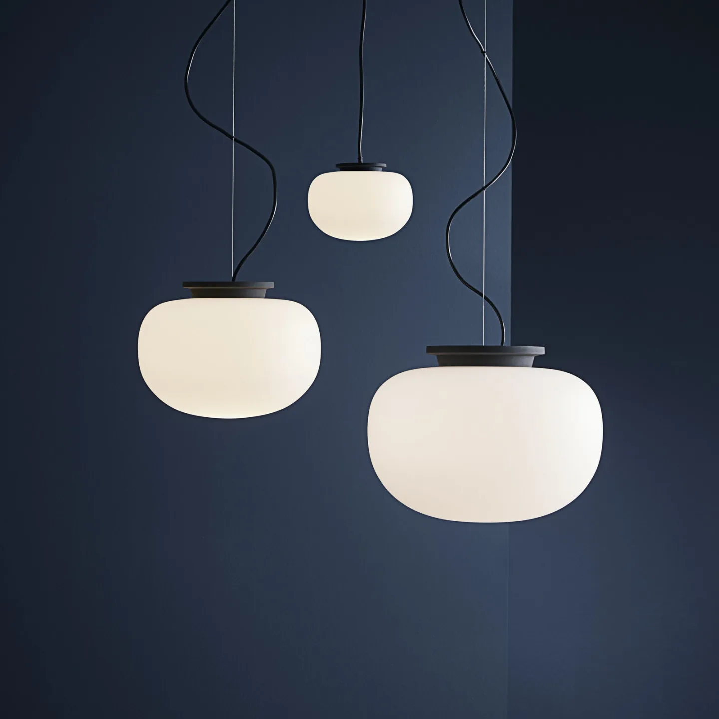 Supernate Pendelleuchte Ø38 Opal White/Black - Frandsen - Wohnzimmer - Design - Glas - Einflammig