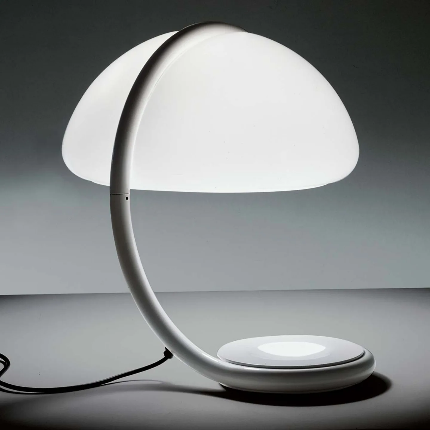 Serpente Tischleuchte Weiß - Martinelli Luce - Wohnzimmer - Design - Metall - Mit Schirm