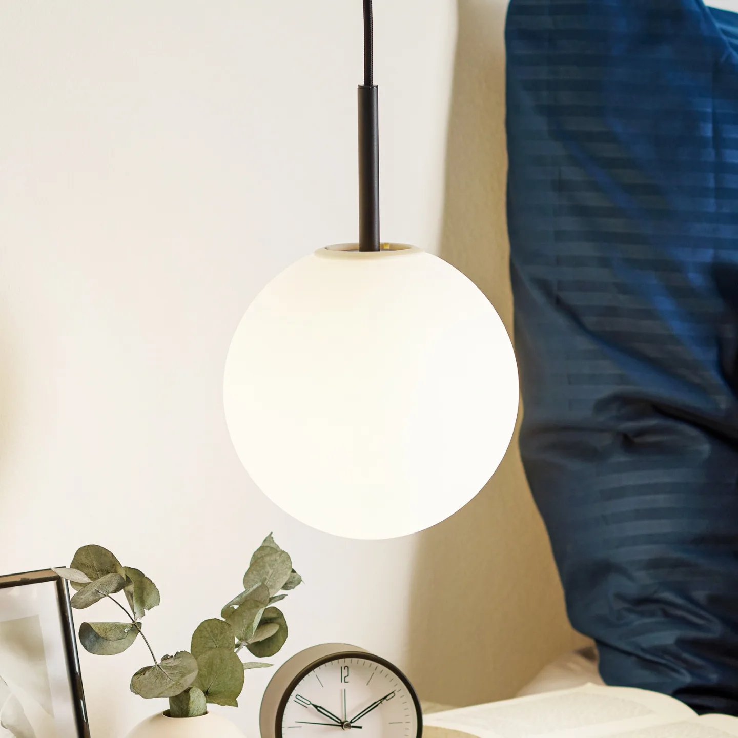 TR Bulb pendellampe Black/Matt Opal - Audo Copenhagen - Stue - Design - Glas - Kugle