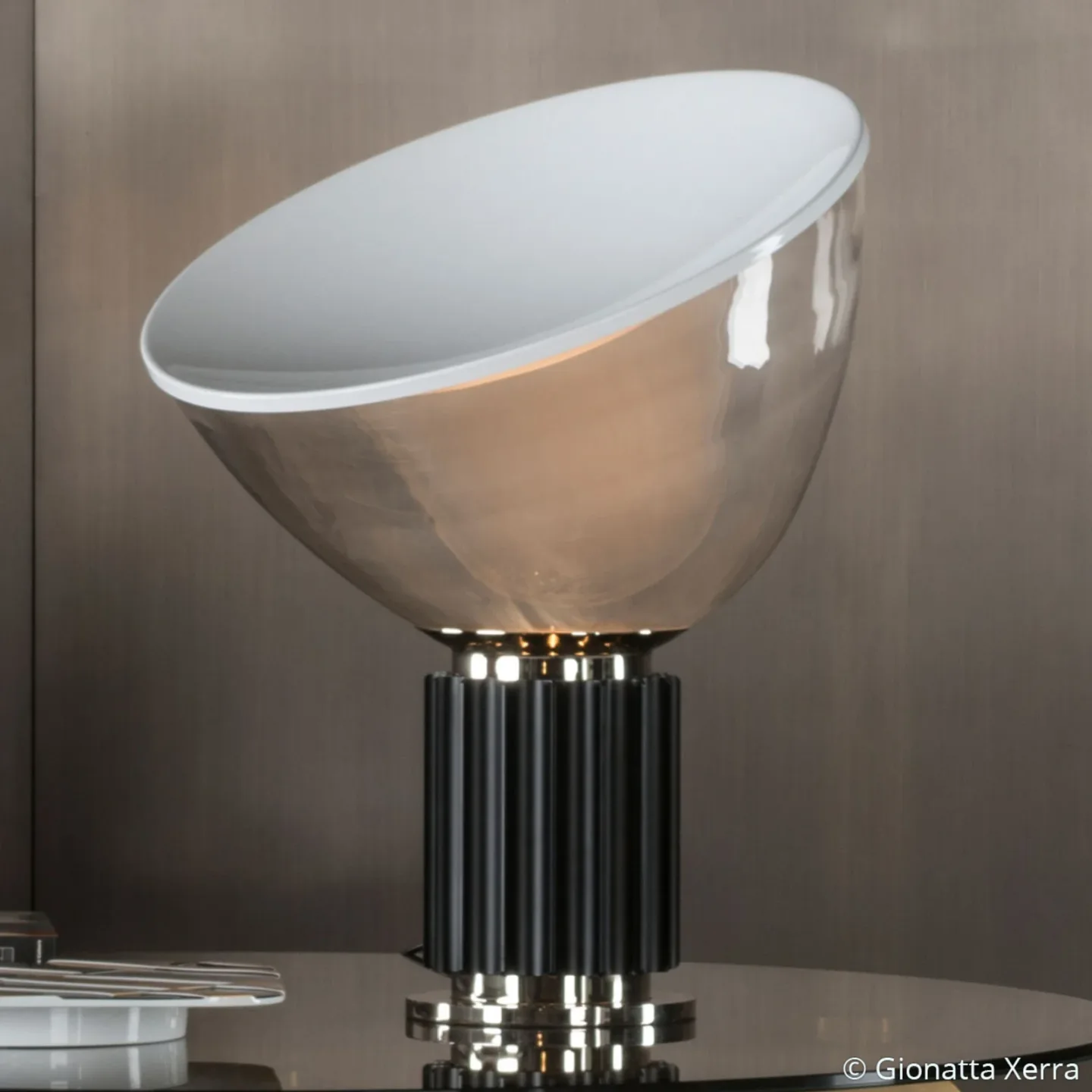 Taccia LED (PMMA) Bordlampe Black - Flos - Stue - Design - Metall - Med en lyskilde