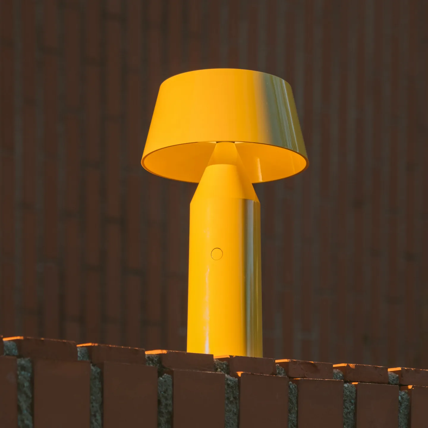 Bicoca Tischleuchte Yellow - Marset - Wohnzimmer - Design - Kunststoff - Mit Schirm