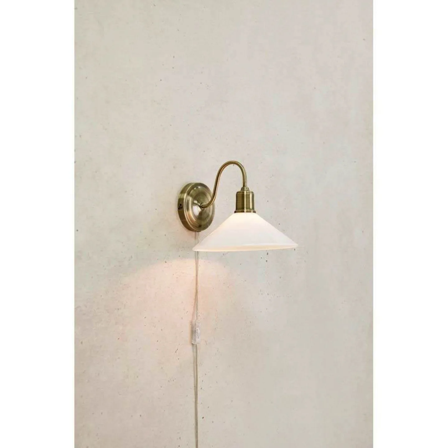 Vela Wandleuchte Antique Brass/Shiny White - Markslöjd - Wohnzimmer - Metall