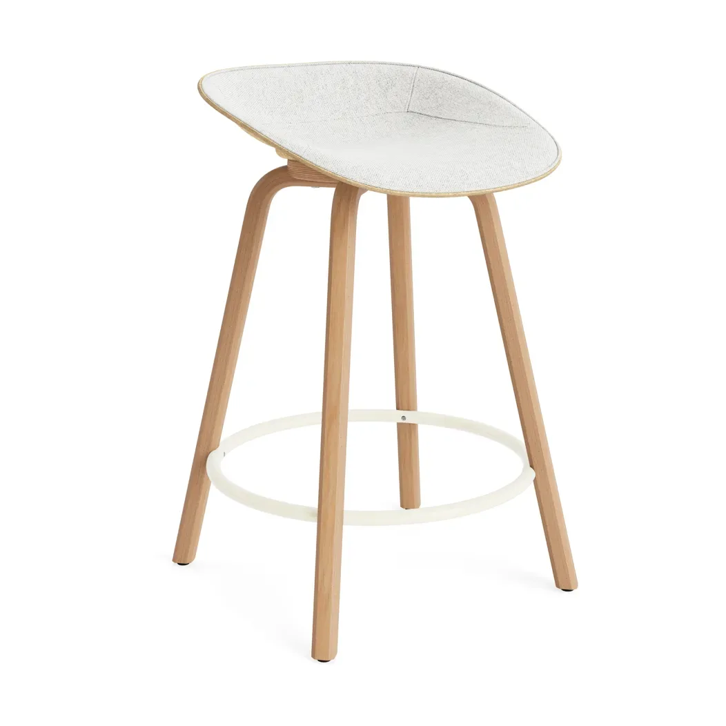 Normann Copenhagen Mat Barstool Barhocker mit Vorderpolsterung, 65 cm Hallingdal 110-hemp-beech-cream steel