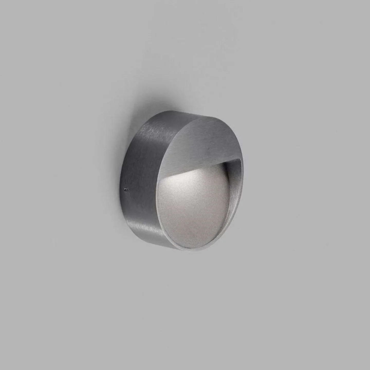 Serious 3 Vägglampa IP54 2700K Titanium - LIGHT-POINT - Terrass - Aluminium