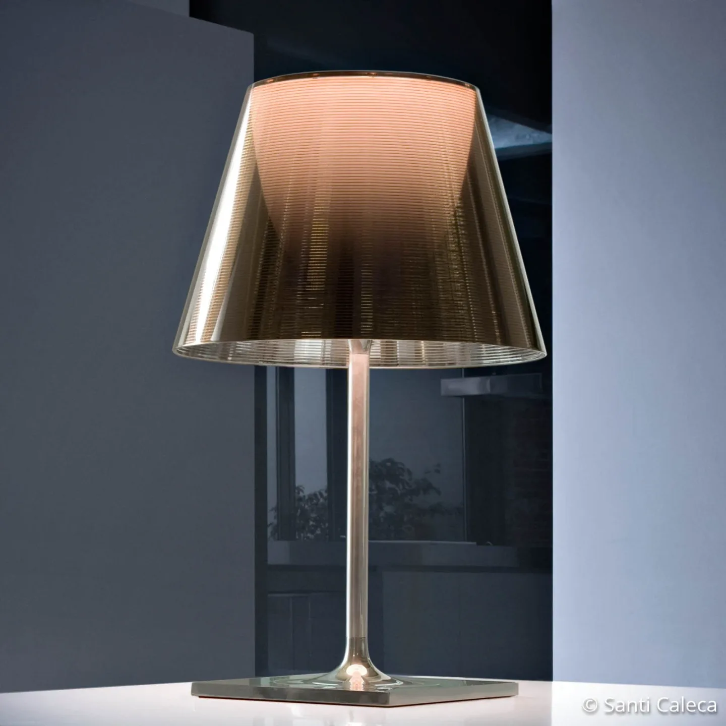 KTribe T2 Tischleuchte Alu Bronze - Flos - Wohnzimmer - Design - Kunststoff - Mit Schirm
