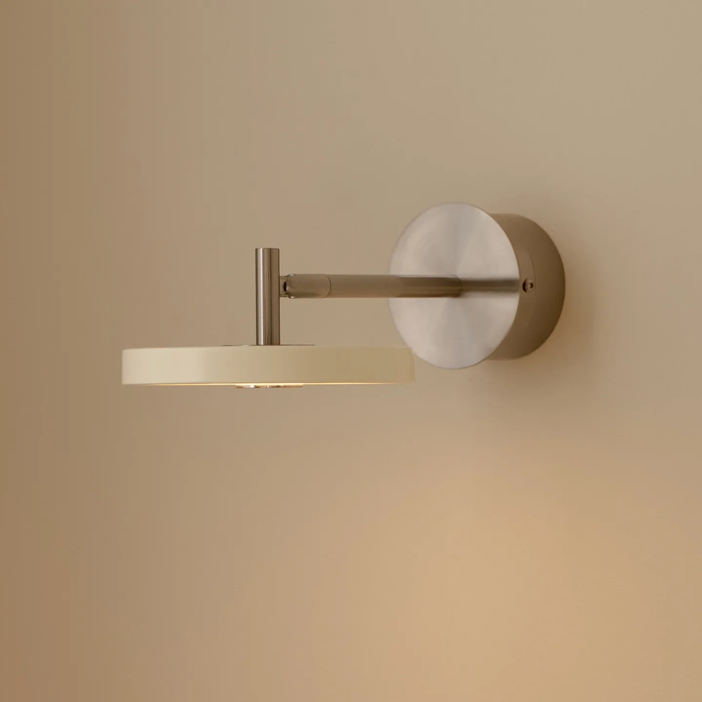Asteria Short LED-Wandlampe, weiß, Stahl, Hardwire - UMAGE - Wohnzimmer - Design - Metall - Einflammig