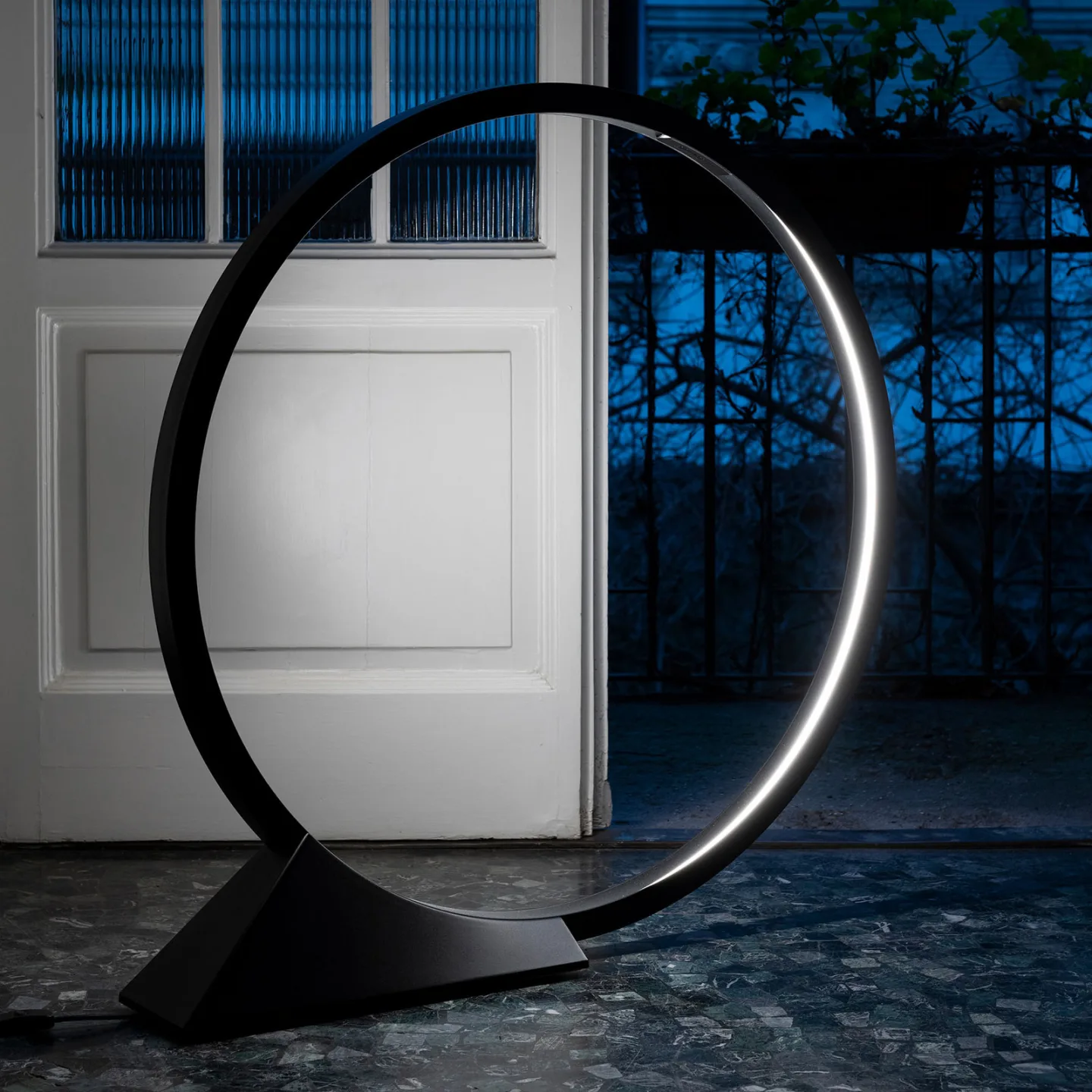 O Udendørs Gulvlampe Black - Artemide - Moderne - Metal