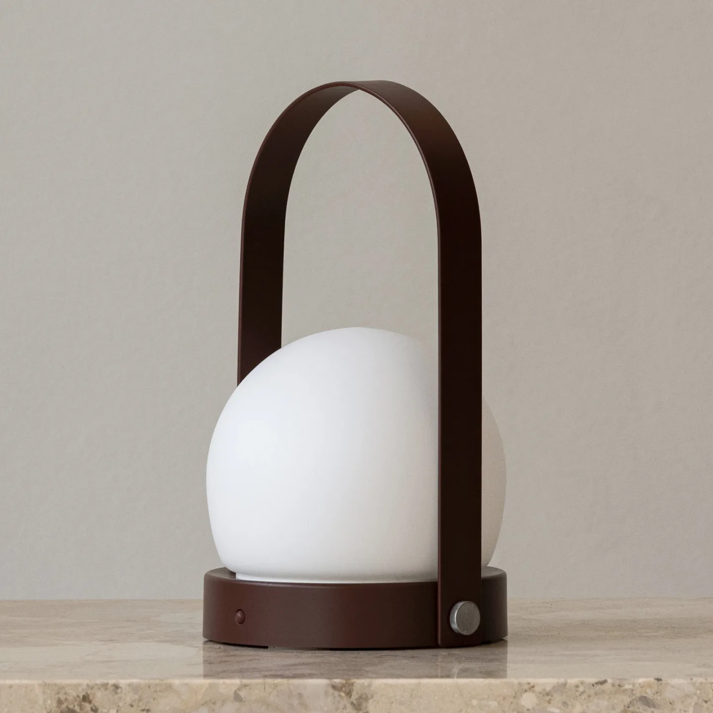 Carrie LED-Akkulampe, bronze, USB, IP44 - Audo Audo Copenhagen - Wohnzimmer - Design - Glas - Einflammig
