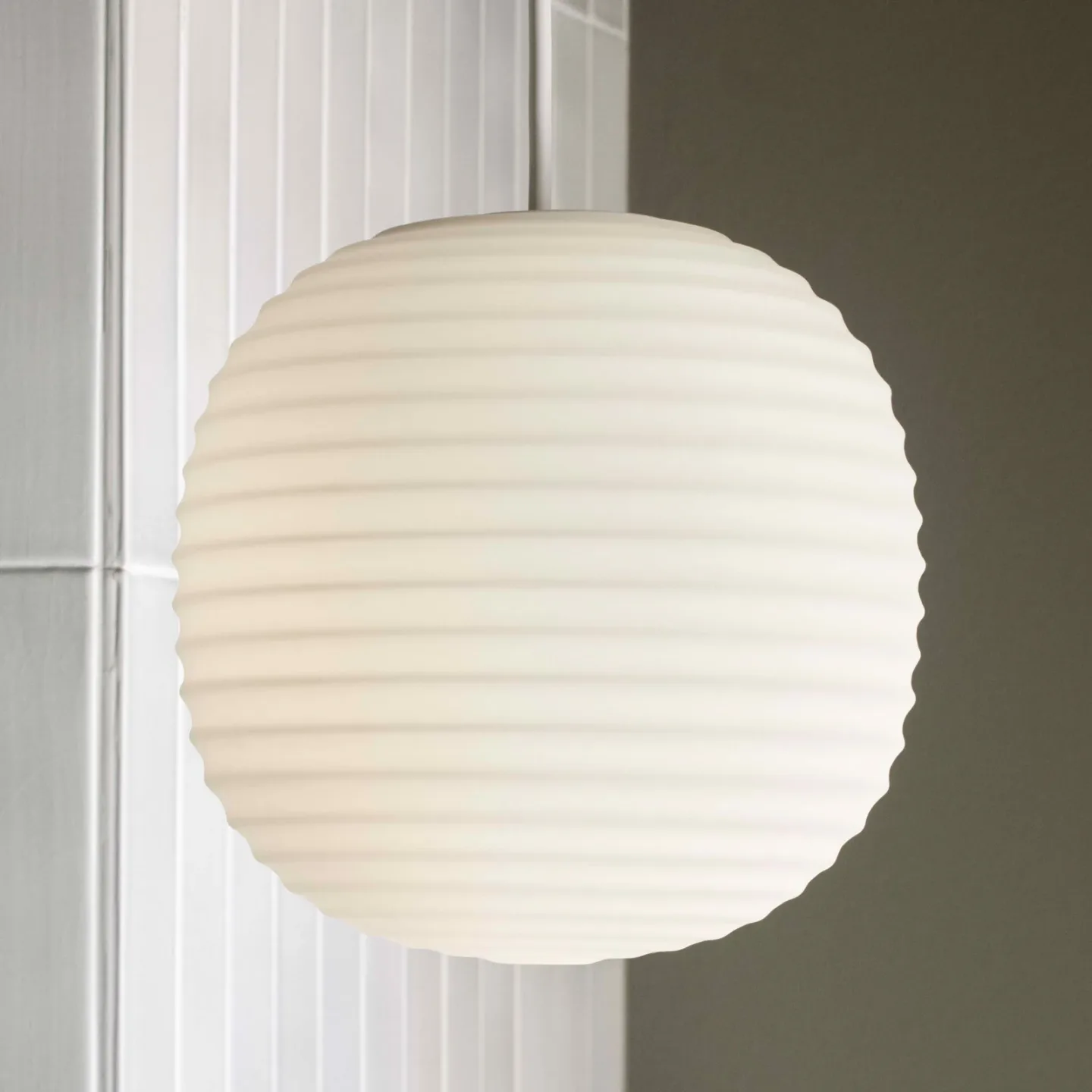 Lantern Pendelleuchte Small - New Works Lantern Small - Wohnzimmer - Design - Glas - Kugel