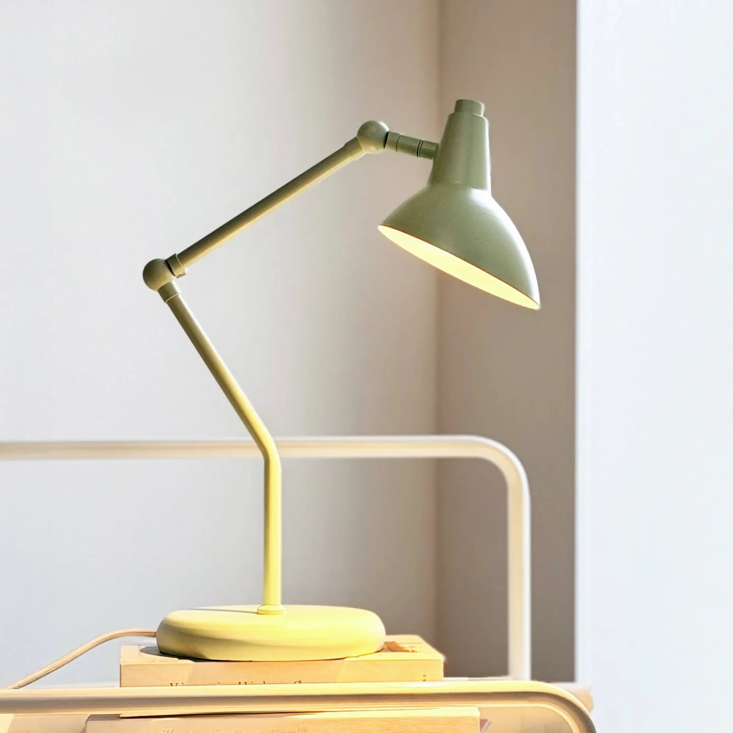 Vela bordlampe, mint, højde 45 cm - Dyberg Larsen - Stue - Skandinavisk - Metal - Rund