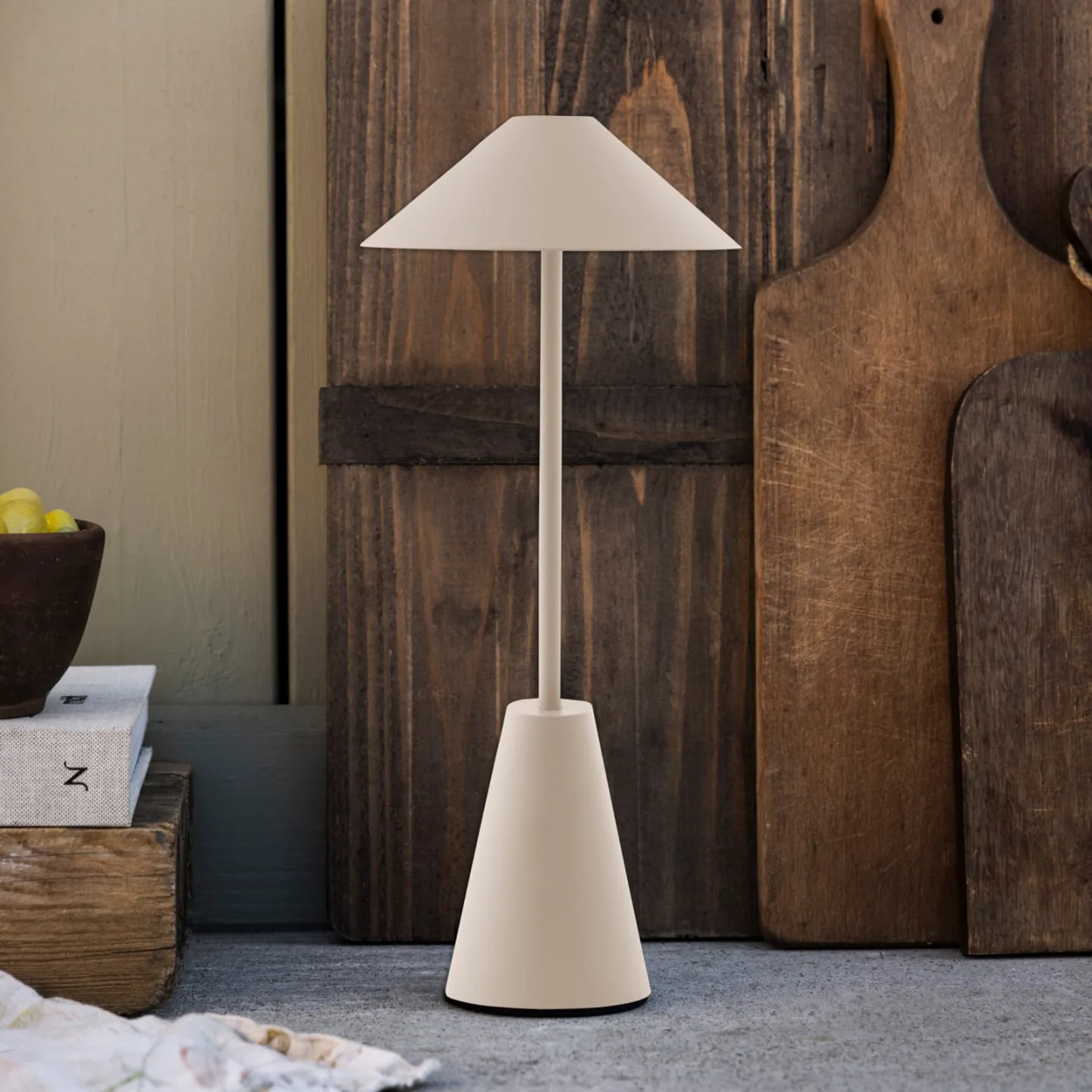 Cannes PORTABLE Außentischlampe braun IP54 - Globen Lighting - Terrasse - Design - Kunststoff - Einflammig