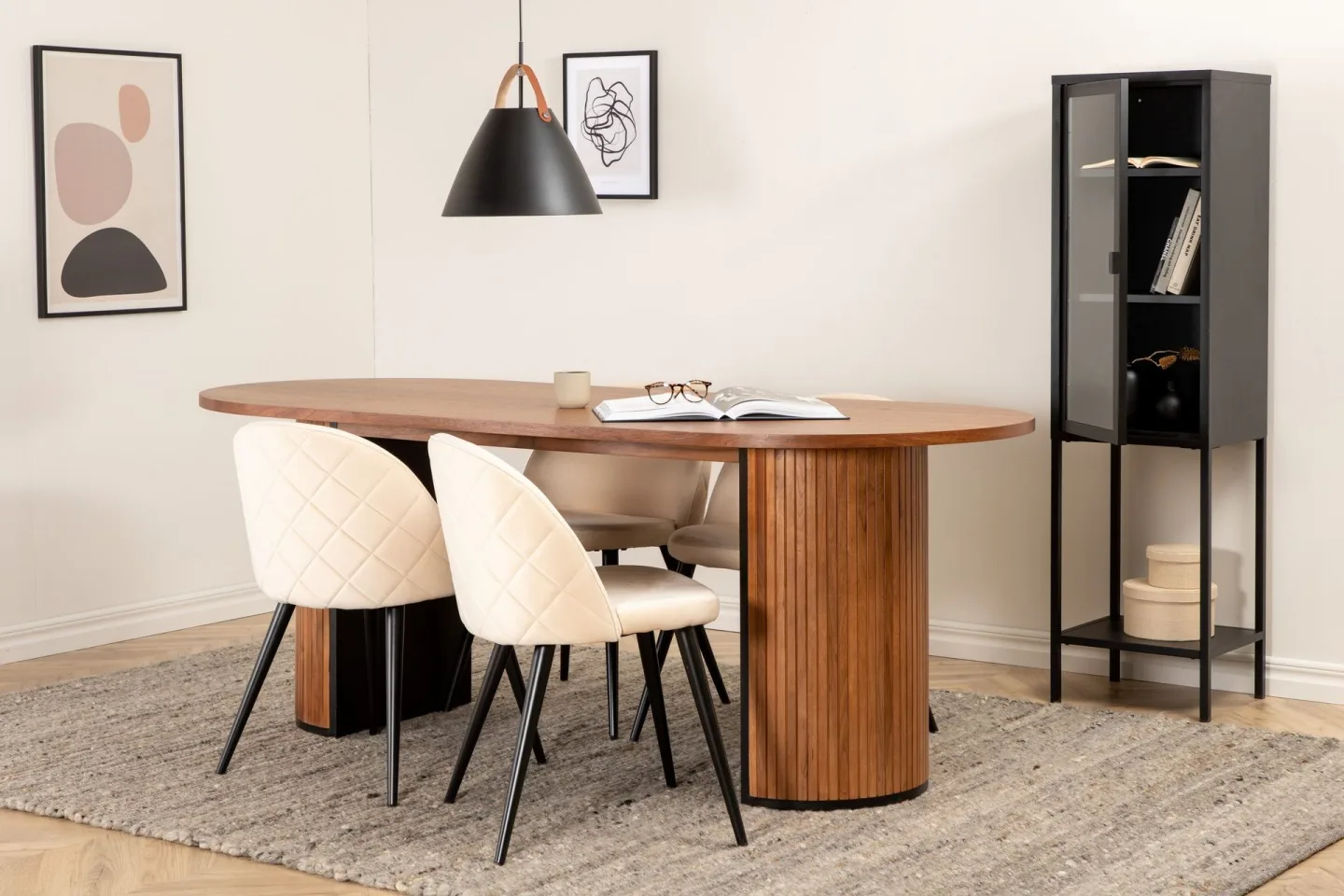 Biana Matgrupp 200 cm Oval inkl 4 Velvets Stolar - Valnötsbrun/Svart