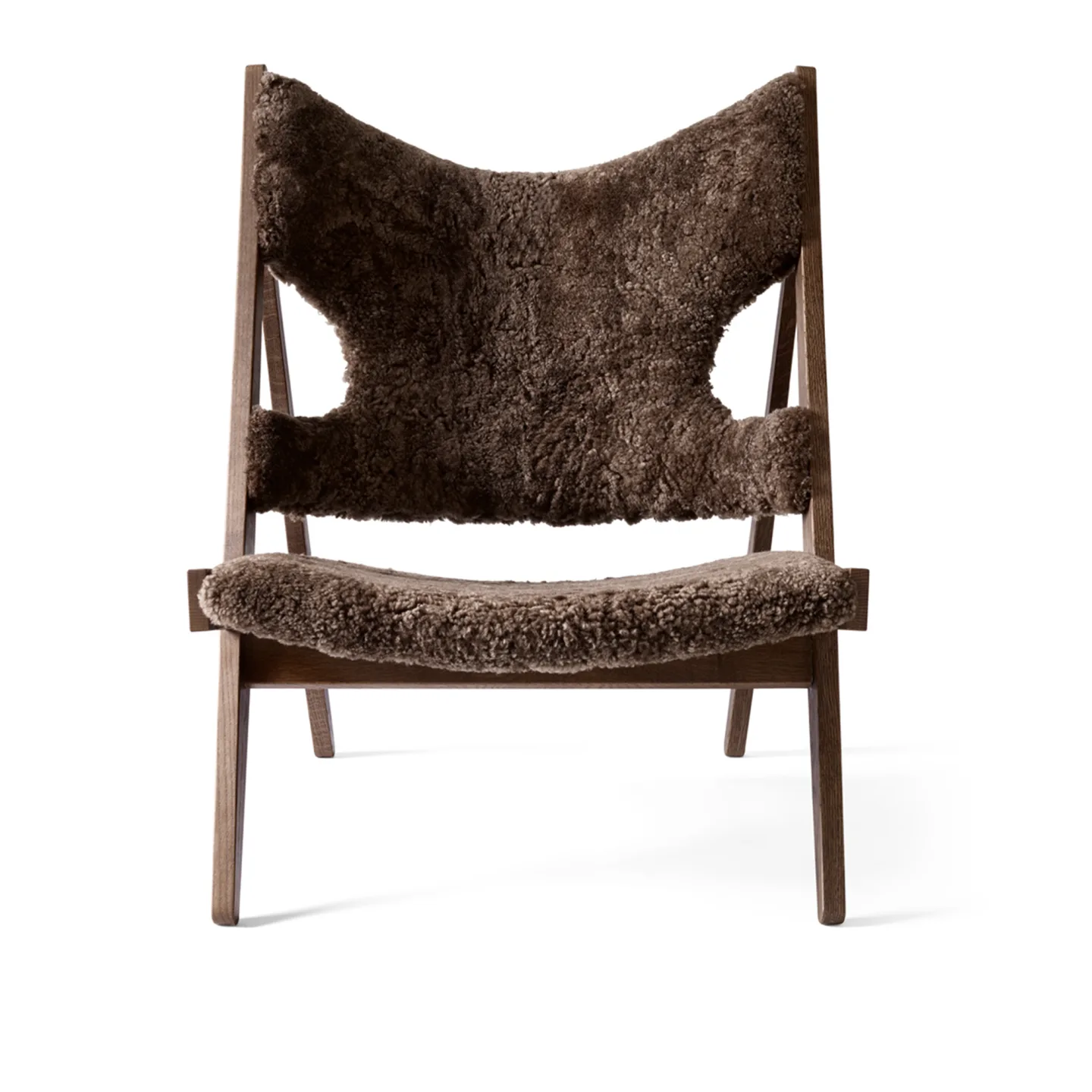 Audo Copenhagen - Knitting Lounge Chair Dark Stained Oak/Sheepskin Drake 20 - Fåtöljer - Ib Kofod-Larsen - Brun - Trä/Skum/Ull