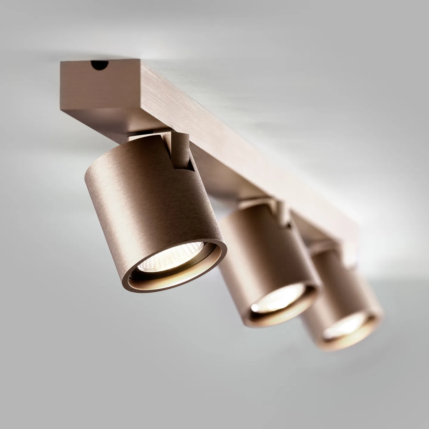 Focus L900 LED-spot rosegull 90 cm, CCT, 3 lyskilder - Light-Point - Entré - Design - Aluminium - Med flere lyskilder